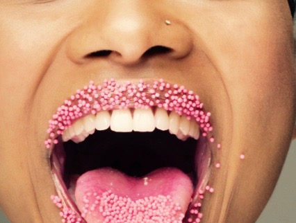 Tus dientes son parte de tu personalidad y merecen tu esfuerzo para su cuidado natural antes de  rendirte a unos implantes 